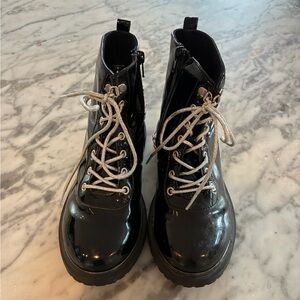 Girls patent boots